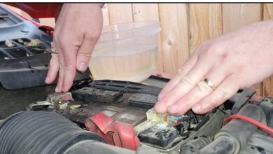 Why Can’t a 12V Car Battery Electrocute You?